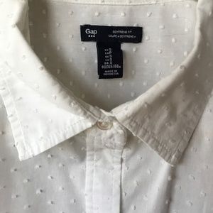 Gap swiss dot button down shirt